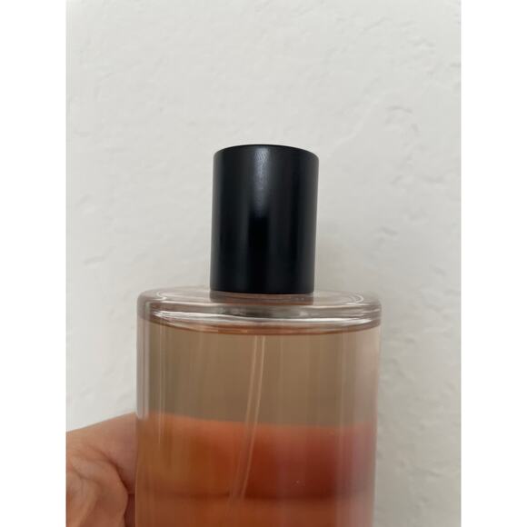 Salt and Stone Saffron & Cedar Body and Hair Fragrance Mist - Picture 3 of 4